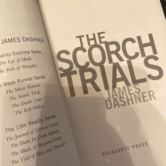 James Dashner- “The Maze Runner Series- The Scorch Trials” (Book 2)used - Picture 5 of 7